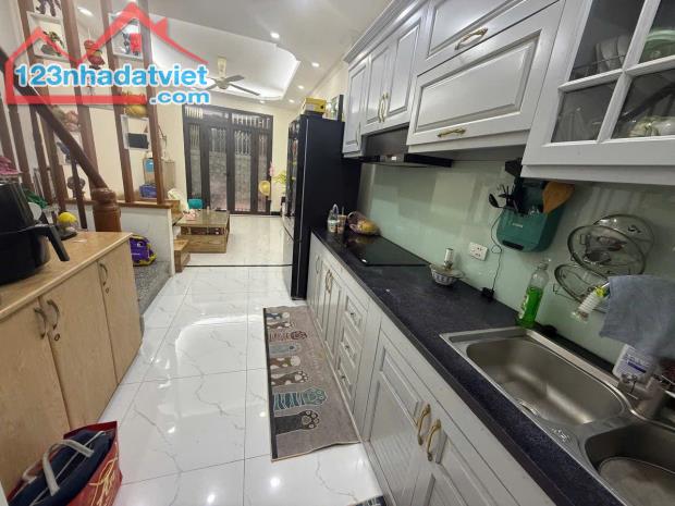 Chủ chuyển nhà lên phố nên nhờ em bán căn nhà 5 tầng tại Kim Hoàng, 30m2, đầy đủ nội thất - 2