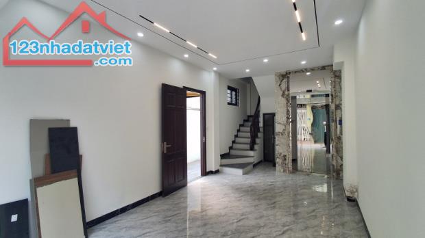 Bán nhà Bát Khối,Cổ Linh 6 tầng,45m,mt4.4m oto vào nhà nhỉnh 9 tỷ - 1