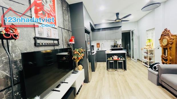 7.5 TỶ HƠN - NHÀ TRẦN HƯNG ĐẠO QUẬN 5 - HẺM 4M CÁCH MT 1 CĂN - 50M2 3PN FULL NỘI THẤT XỊN - 2
