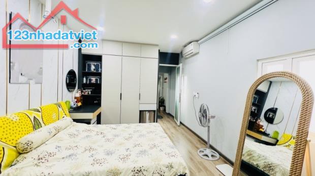 7.5 TỶ HƠN - NHÀ TRẦN HƯNG ĐẠO QUẬN 5 - HẺM 4M CÁCH MT 1 CĂN - 50M2 3PN FULL NỘI THẤT XỊN - 4