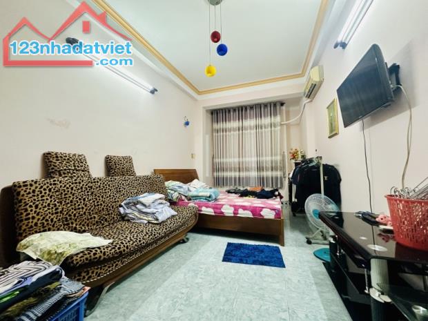 Bán nhà mặt tiền chợ Nhị Thiên Đường(6.2.15) 4 lầu  Hoàng Minh Đạo phường 5 quận 8