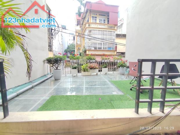 Bán nhà gần phố Hoàng Quốc Việt, Cầu Giấy, 65m2, ô tô, kinh doanh nhỏ, ngõ thông, 2 thoáng - 4