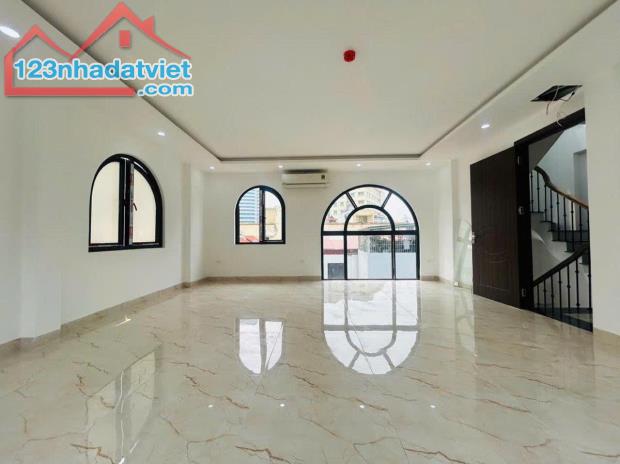 Bán toà nhà VP Nguyễn Chí Thanh - 85m x 7 tầng thang máy, ôtô đỗ cửa, MT 8m - 1