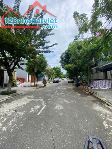 Bán nhà 3 tầng MT Đỗ Huy Uyển _ Sơn Trà _ 100 m2 _ 8.5 tỷ.