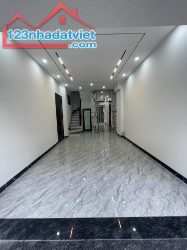 Phố Bát Khối - 45 m2 - 6 tầng - 5 m MT - Lô góc - Kinh doanh đỉnh - nhỉnh 9 tỷ - 1