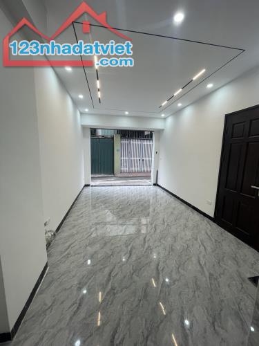 Phố Bát Khối - 45 m2 - 6 tầng - 5 m MT - Lô góc - Kinh doanh đỉnh - nhỉnh 9 tỷ - 2