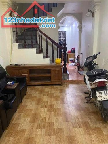 Bán nhà Phố Bùi Xương Trạch -Thanh xuân Hà Nội -DT :30m x 5T ,MT 3,8m giá 5,3 tỷ