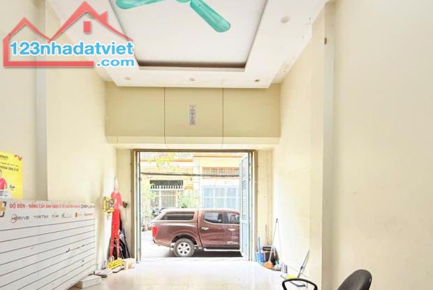 BÁN NHÀ PHỐ THÁI THỊNH, Ô TÔ TRÁNH, KINH DOANH, HAI MẶT THOÁNG, 56M2, 4 TẦNG, GIÁ 15.8 TỶ.