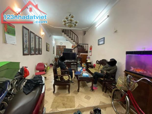 BÁN NHÀ PHỐ THÁI THỊNH, Ô TÔ TRÁNH, KINH DOANH, HAI MẶT THOÁNG, 56M2, 4 TẦNG, GIÁ 15.8 TỶ. - 1