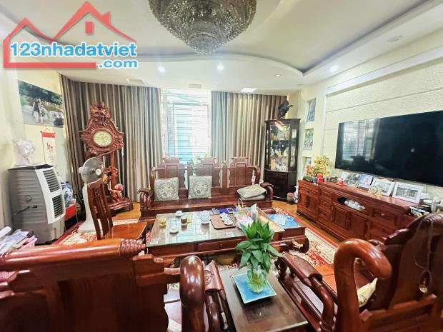 Lô góc Vũ Tông Phan,3 thoáng,gara,10m ra phố,60m 5 tầng 5.5m mặt, Giá 17.6 tỷ 0796193699