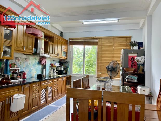 Chính chủ bán nhà mặt phố Trịnh Đình Cửu ô tô kinh doanh, DT 55m2, giá 19.8 tỷ.