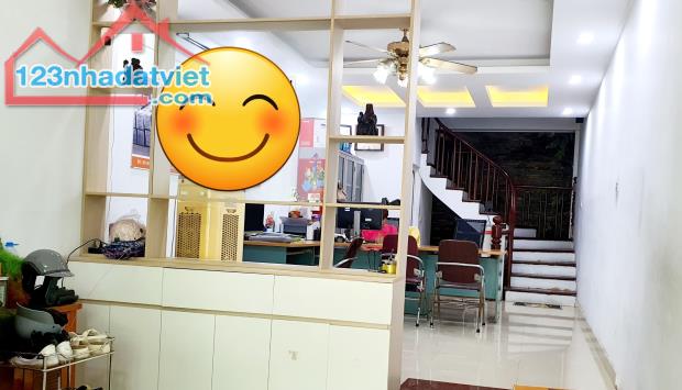 Chính chủ bán nhà mặt phố Trịnh Đình Cửu ô tô kinh doanh, DT 55m2, giá 19.8 tỷ. - 2