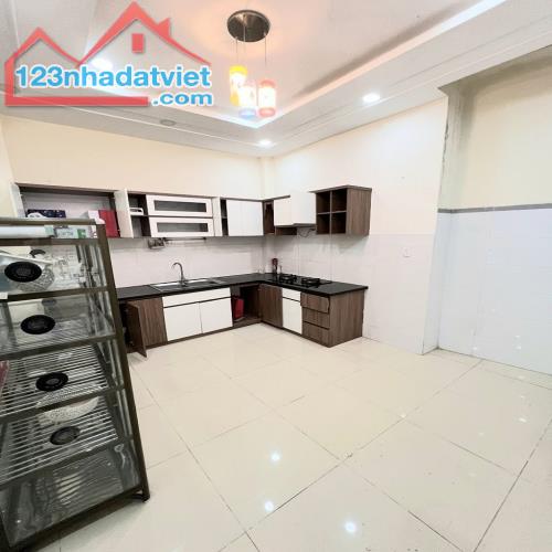 Bán gấp nhà phố 3 tầng siêu đẹp hẻm xe hơi liền kề Kha Vạn Cân, TP Thủ Đức _ Free Full nội - 2