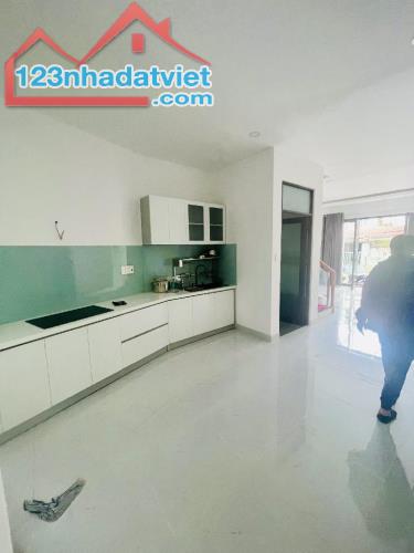 Dòng Tiền Sẵn Có 20 tr/th, Full Nội Thất, 6 tầng BTCT, Giá bán 8 tỷ X - 2