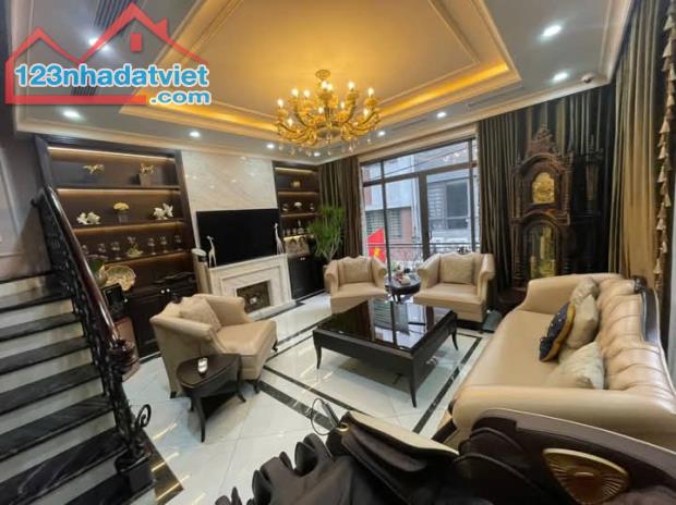 HÓT! TRÍCH SÀI - TÂY HỒ - LÔ GÓC 2 THOÁNG - NGÕ THÔNG - Ô TÔ GẦN . DT 52M*3TẦNG, GIÁ 8.9TỶ