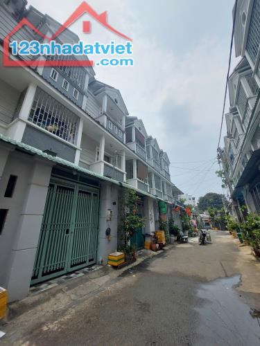 BÁN NHÀ HẺM XE HƠI 5m, TÂN HÒA 2 – 51M2 (4.04 X 12.58), 3 TẦNG, HIỆP PHÚ, QUẬN 9