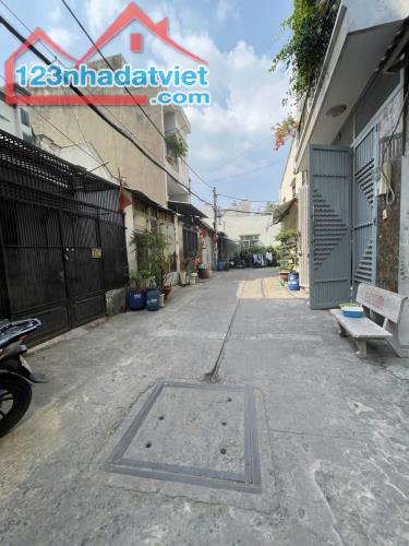 Bình Tân, Gần MT, hẻm ô tô, nhà 3 tầng 56m2, giá rẻ - 4