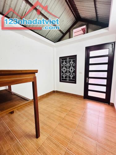 TRUNG TÂM QUẬN ĐỐNG ĐA – LÁNG NGÕ Ô TÔ TRÁNH . NHÀ 18/22T1 5 Tầng, Mặt tiền 3m. HƠN 5 TỶ