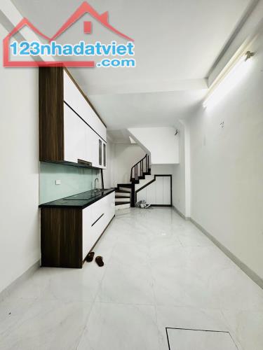 TRUNG TÂM QUẬN ĐỐNG ĐA – LÁNG NGÕ Ô TÔ TRÁNH . NHÀ 18/22T1 5 Tầng, Mặt tiền 3m. HƠN 5 TỶ - 2