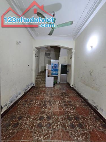 CỰC HIẾM CẦU GIẤY - TÂY HỒ!!!! Ô TÔ ĐỖ CỬA - DIỆN TÍCH CỰC KHỦNG - BÁN ĐẤT TẶNG NHÀ - 2