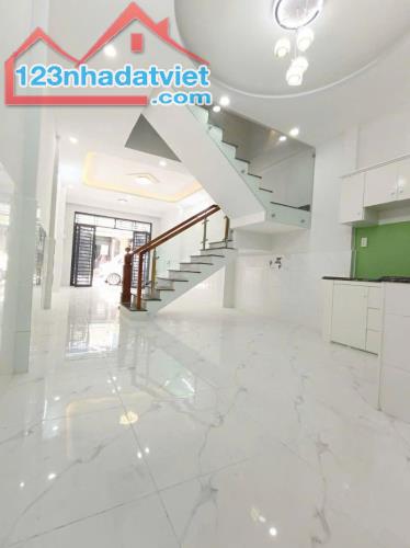 SÁT MẶT TIỀN LÊ VĂN QUỚI - HẺM XE HƠI - 49M2 - 2 TẦNG - GIÁ 4.9 TỶ TL - 1