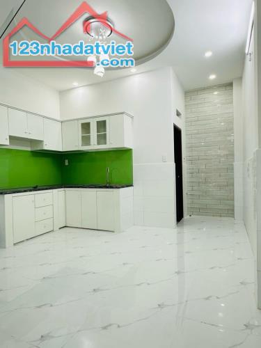 SÁT MẶT TIỀN LÊ VĂN QUỚI - HẺM XE HƠI - 49M2 - 2 TẦNG - GIÁ 4.9 TỶ TL - 2