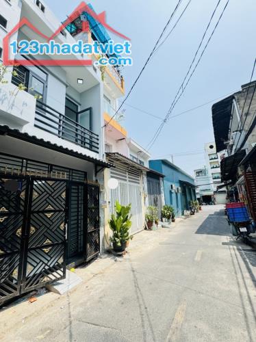 SÁT MẶT TIỀN LÊ VĂN QUỚI - HẺM XE HƠI - 49M2 - 2 TẦNG - GIÁ 4.9 TỶ TL - 5