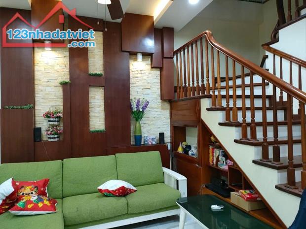 Bán nhà Phố Khương Trung Thanh Xuân 40m2 4 tầng MT 4m còn mới cách ô tô 30m