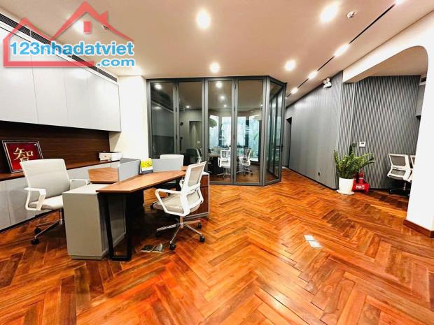 SIÊU BIỆT THỰ- Phố Kim Mã (Giang Văn Minh) 360m2/ 3 Tầng/MT 12m -99 Tỷ, Gara Ô tô - 2