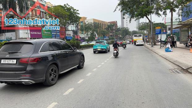 NHÀ ĐẸP DÂN XÂY UY TÍN NGUYỄN VĂN CỪ 42M, 6T, MT4M, THANG MÁY, KD, Ô TÔ TRÁNH. - 1