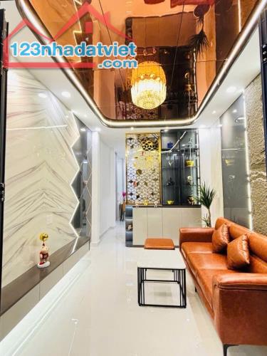 6,95Tỷ-Nhà Riêng Chính Chủ - DT 30M2 , 4 Tầng Với 4PN ,3 WC - Đoàn Thị Điểm,PN,Tp.HCM