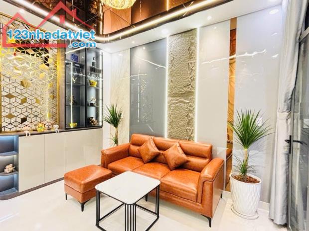 6,95Tỷ-Nhà Riêng Chính Chủ - DT 30M2 , 4 Tầng Với 4PN ,3 WC - Đoàn Thị Điểm,PN,Tp.HCM - 1