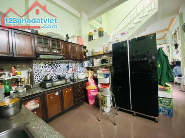 8.5 TỶ HƠN - NHÀ HẺM HOÀNG SA QUẬN 3, GẦN COOPMART NHIÊU LỘC - XE HƠI THÔNG - 65M2 2 LẦU - 1