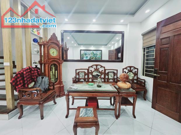 Nhà đẹp dân xây Cầu Giấy, 45m, 5 tầng, mt 5m, 9.8 tỷ, ngõ rộng, nhà thoáng
