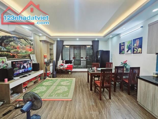 Nhà đẹp dân xây Cầu Giấy, 45m, 5 tầng, mt 5m, 9.8 tỷ, ngõ rộng, nhà thoáng - 3