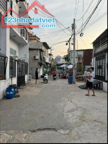 BÁN NHÀ MỚI ĐẸP 2 TẦNG NGAY CẦU VƯỢT LINH XUÂN,THỦ ĐỨC,NGANG 7m,TẶNG NỘI THẤT, NHỈNH 4TỶ.