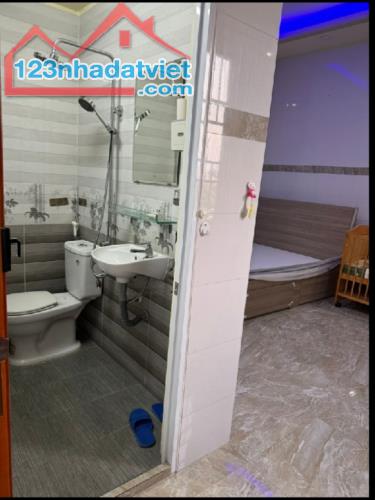 BÁN NHÀ MỚI ĐẸP 2 TẦNG NGAY CẦU VƯỢT LINH XUÂN,THỦ ĐỨC,NGANG 7m,TẶNG NỘI THẤT, NHỈNH 4TỶ. - 4