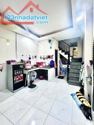 BÁN NHÀ 2 TẦNG, 2 PHÒNG NGỦ, 2 TỶ - VỊ TRÍ VÀNG QUẬN 9