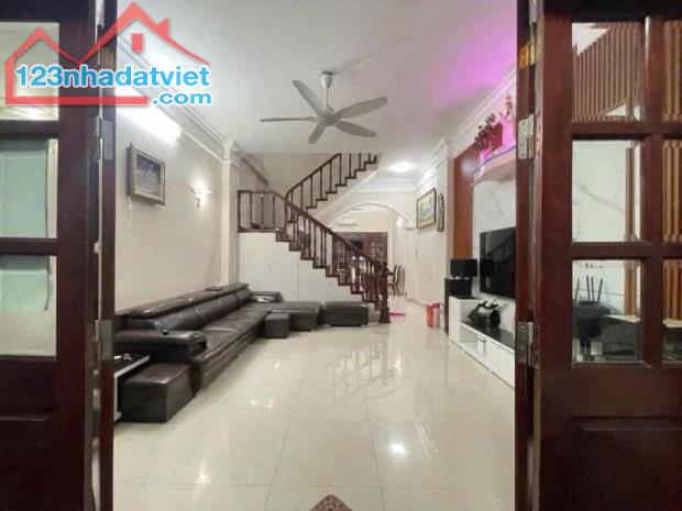 Ngõ 58 Nguyễn Khánh Toàn, Cầu Giấy. 61mx5; MT 5m; 7PN; Giá 13.9 tỷ  THÔNG SỐ VÀNG - 1