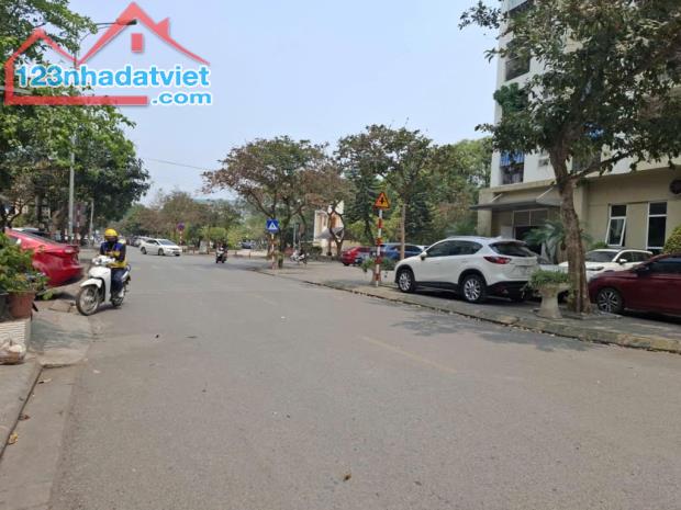 BÁN CĂN HỘ CHUNG CƯ HỘ KHẨU GIA THỤY 90M, MT9M, AN SINH ĐỈNH, NGẬP TRÀN TIỆN ÍCH.
