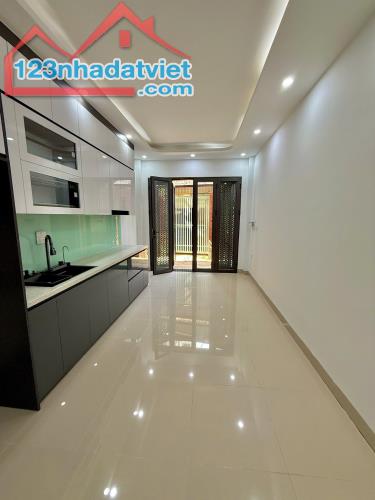 Đội Cấn, Ba Đình - 35m2 x 6 Tầng, Thang Máy, MT 3.2m - Nở Hậu, Chỉ 8.4 tỷ LH: 0977658369 - 3