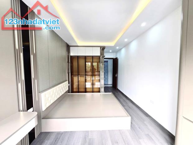 NHÀ LỘC LONG QUÂN 35M2 X 6T - 8.6 TỶ - OTO CÁCH 3 BƯỚC - THANG MÁY - KINH DOANH SANG - 2