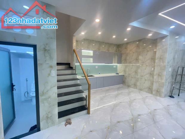 SIÊU PHẨM 3 TẦNG MT LÊ QUANG SUNG Q6 - NỞ HẬU BAO ĐẸP - NHỈNH 7 tỷ - 2