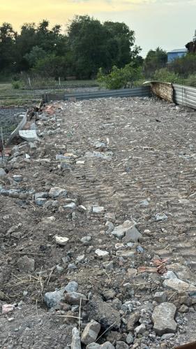 kẹt tiền bán gấp 75m2 đất KDC hiện hữu đang làm móng, đỗ nền cao ráo sẵn. Ngay chợ 1A