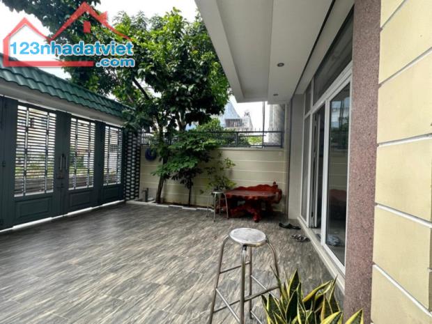 Biệt thự đẹp hiếm có khu Vạn Phúc – sân đậu 3 ô tô – SHR – chỉ 27 tỷ - 1