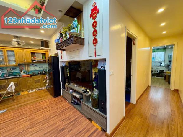 3 tỷ có chung cư ở Sài đồng Long Biên full nội thất 2 ngủ 62m tầng 7 cửa hướng đông nam
