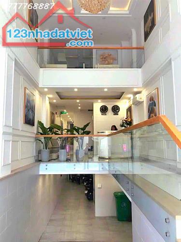 Bán khách sạn hầm 6 tầng - Khu Phan Xích Long, Phú Nhuận