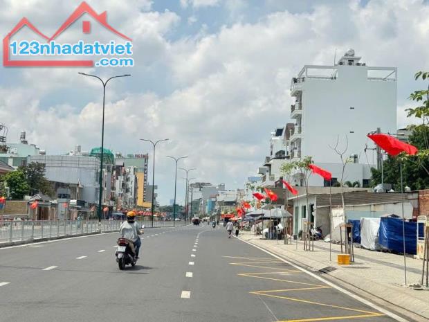 Bán nhà MTKD đường 32M Dương Quảng Hàm ngang 5m 100M² KD đa ngành 23.2 tỷ 

Mô tả