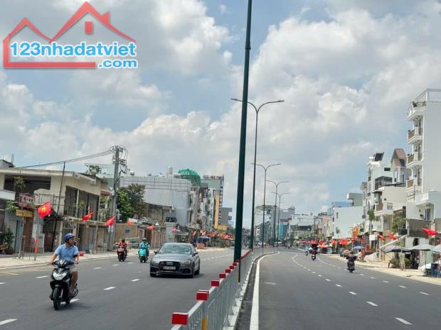 Bán nhà MTKD đường 32M Dương Quảng Hàm ngang 5m 100M² KD đa ngành 23.2 tỷ 

Mô tả - 1
