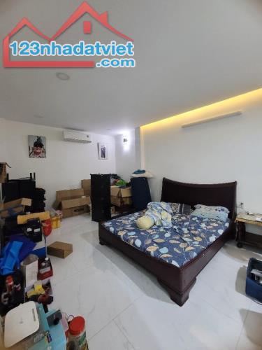 Bán nhà MTKD đường 32M Dương Quảng Hàm ngang 5m 100M² KD đa ngành 23.2 tỷ 

Mô tả - 3